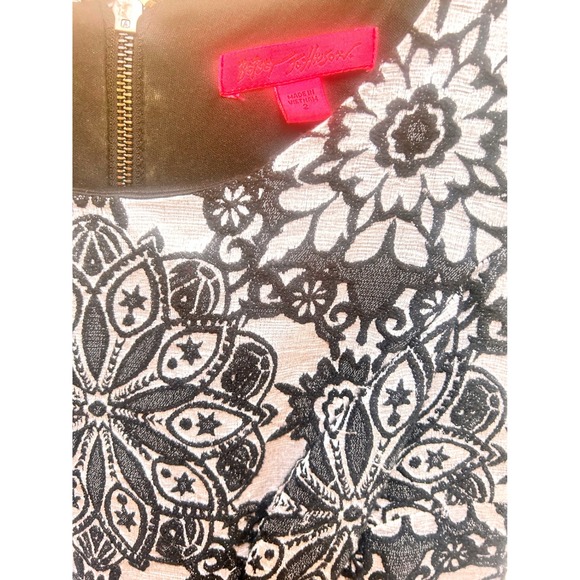 Betsey Johnson Black White Lace Medallion Fit Flare Dress Cap Sleeve Metallic 2 - Picture 4 of 6